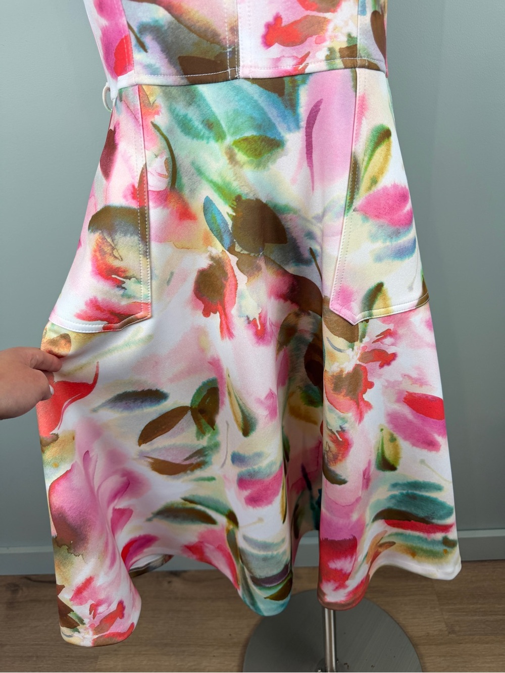Calvin Klein Floral Watercolor Dress Sleeveless Fit & Flare stretch Dress sz 10 - Picture 4 of 9